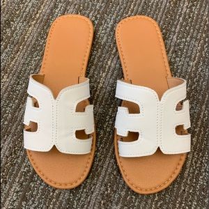SHEIN White slide flat sandals/ slippers sz.5.5